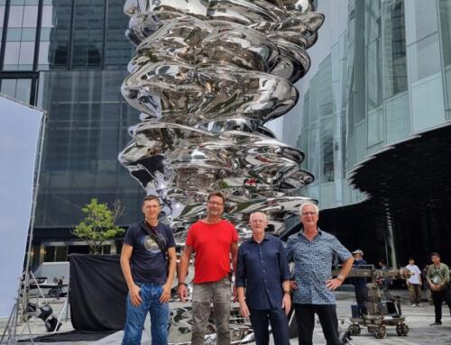 It is, it isn’t von Tony Cragg